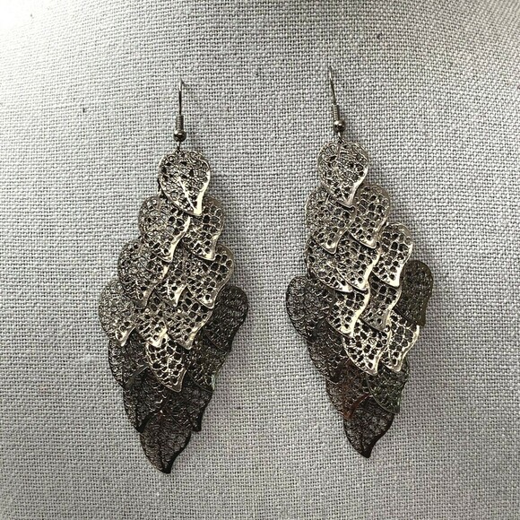 Bronze Tone Earrings Long Cascading Articulated Open Leaves Lacey Leaf Filigree - Picture 6 of 7